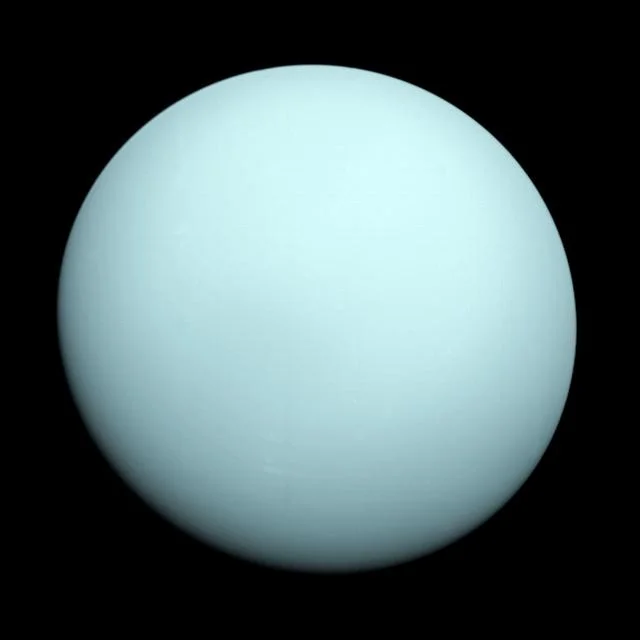 Urano fotografiado por la sonda Voyager 2